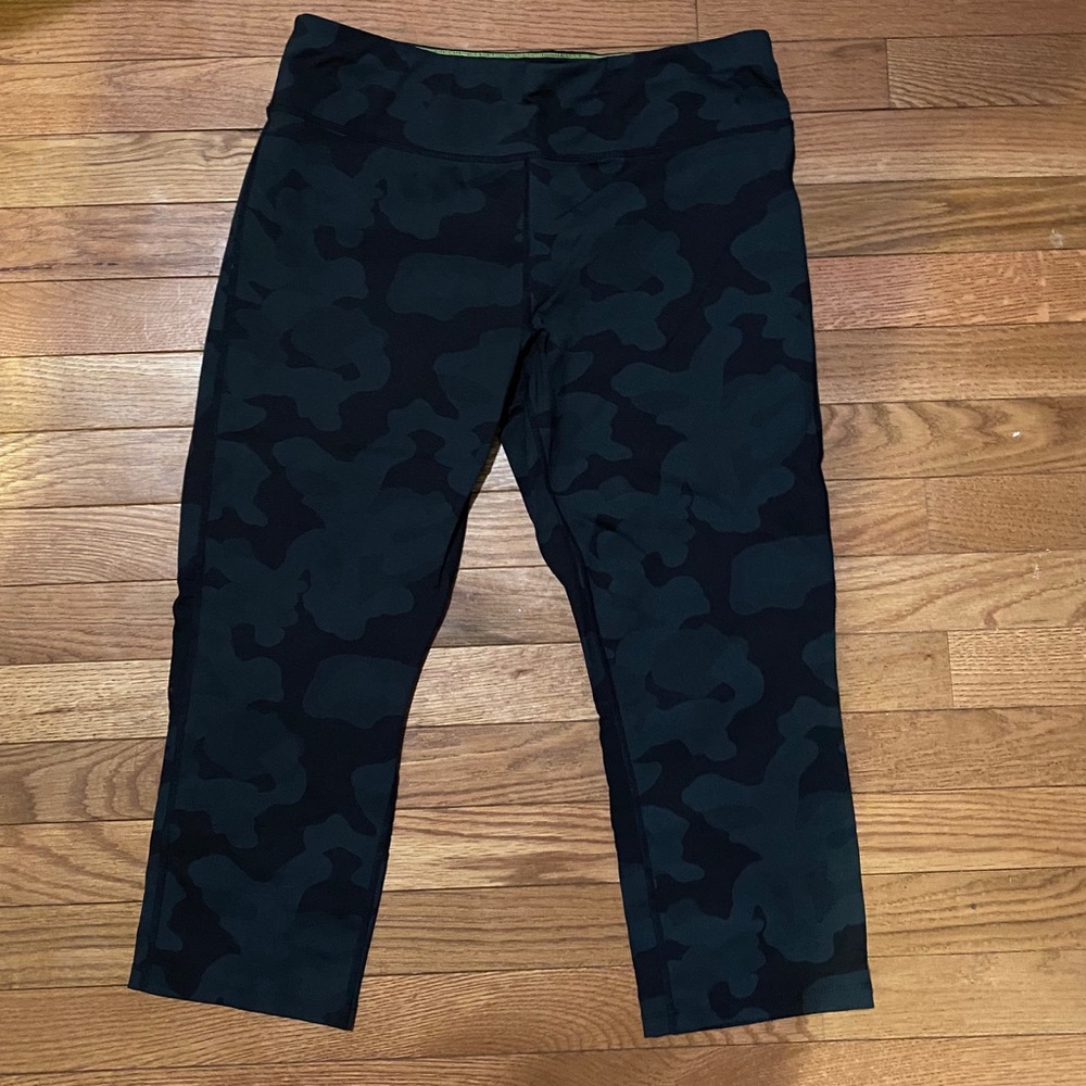 Calvin Klein Performance athletic capris size XL